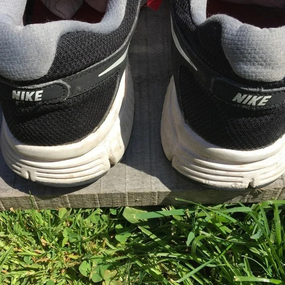 Nike Revolution 2 Men’s Sneakers Kicks Shoes Black - Picture 6 of 9